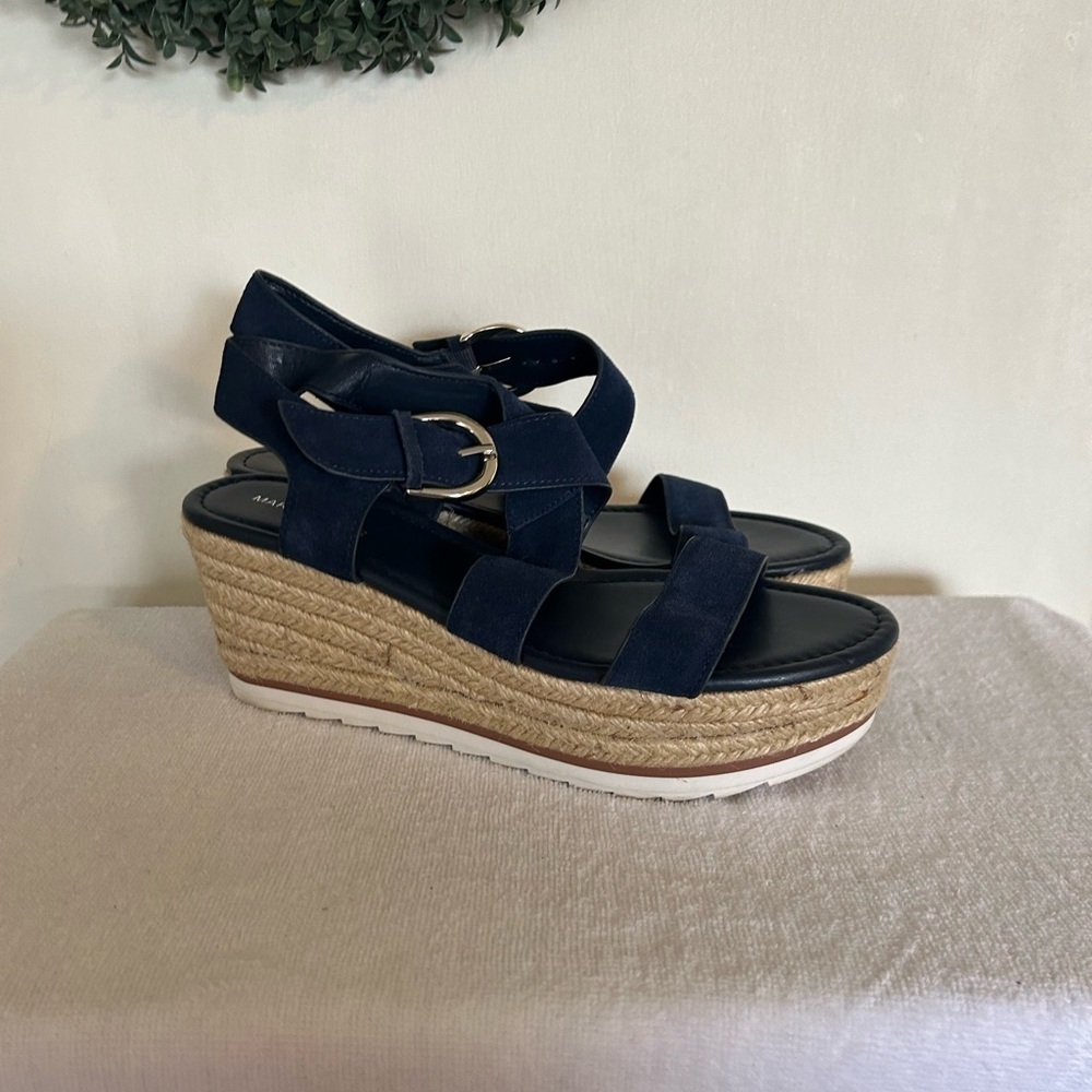 Marc Fisher Navy Blue wedge Aspid drills 9 1/2 leather upper